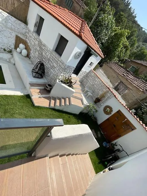 Oezel Havuzlu Kiralik Tas Villa Кушадасы