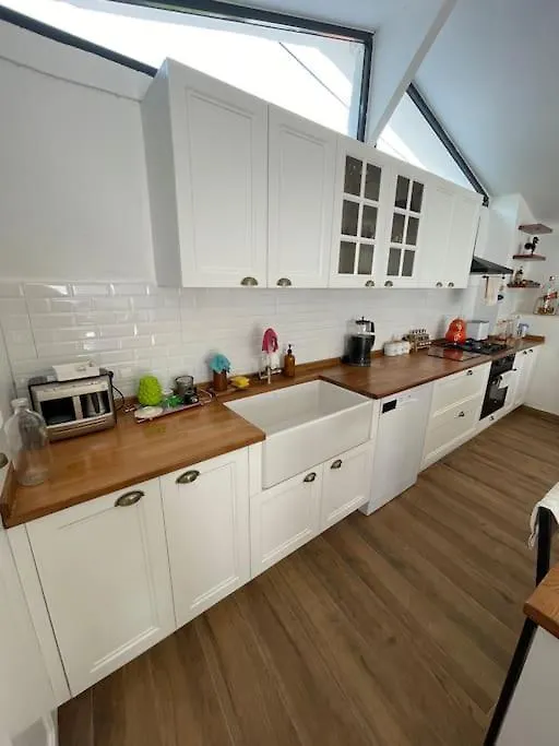Oezel Havuzlu Kiralik Tas Villa Кушадасы