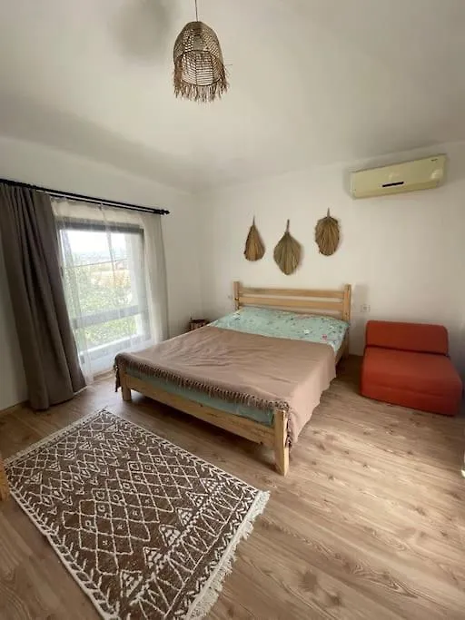 Oezel Havuzlu Kiralik Tas Villa Кушадасы 0*,