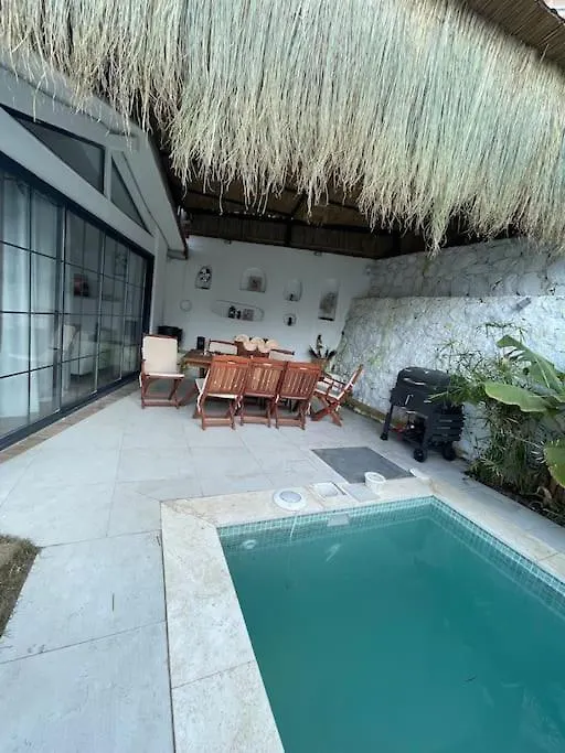 Oezel Havuzlu Kiralik Tas Villa Kusadasi