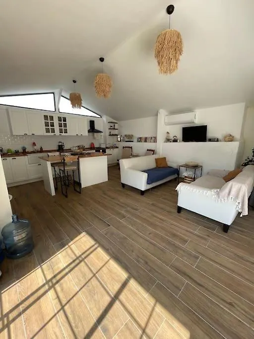 Oezel Havuzlu Kiralik Tas Villa Kusadasi Turkey
