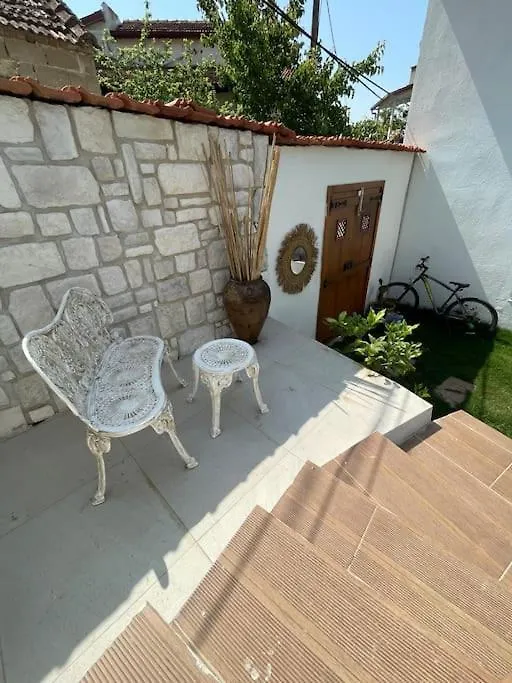 Oezel Havuzlu Kiralik Tas Villa Kusadasi 0*,  Turkey