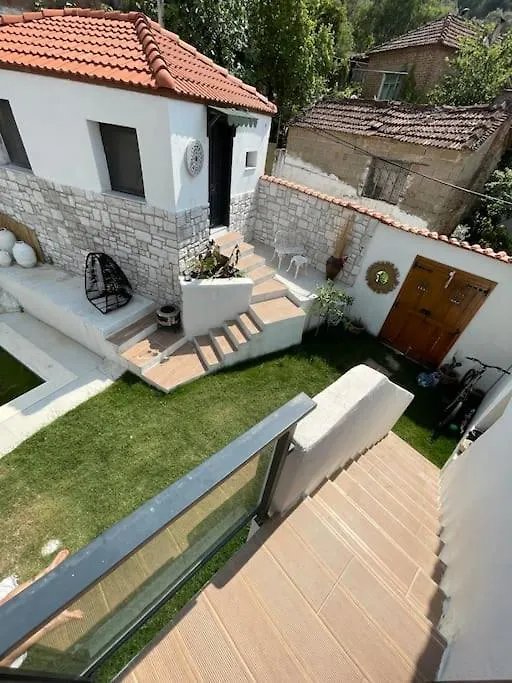 Oezel Havuzlu Kiralik Tas Villa Kusadasi